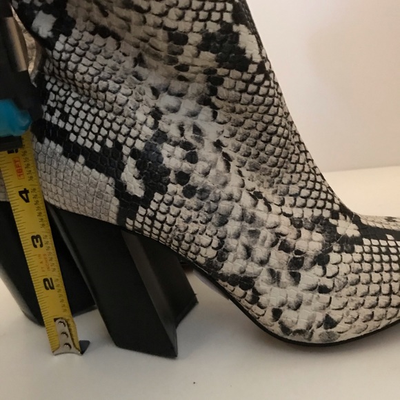 Vince Camuto SETILLEN BOOTIE Snakeskin - Picture 6 of 9